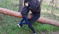 Кончаем в одежде на бревно - Lesbian_illusion
