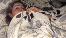 MI MEJOR AMIGA LE ES INFIEL a SU NOVIO CUANDO ENTRO a SU HABITACION EN LAS NOCHES