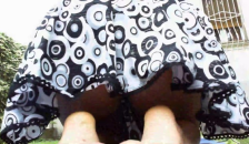 Delicious Farts in a Public Garden come and Smell Them?