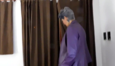 ALQUILO UNA CABAÑA PARA DESCANSAR Y TERMINO RECOJIDA CON EL CULO LLENO DE LECHE PARTE 1