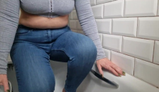 First ever Piss Desperation Video. I try to Hold it for as Long as possible