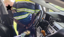 OMG!! Female Customer Caught the Food Delivery Guy Jerking off on her Caesar Salad (In Car)