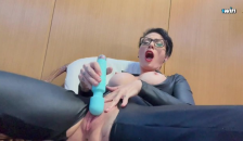 Cris Bathory Continua Numa Deliciosa Mastuebação com Smoking