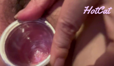 おまんこの中にプラカップを挿入して粘膜が丸見え!put a 2oz Cup in my and Observe inside the Vagina